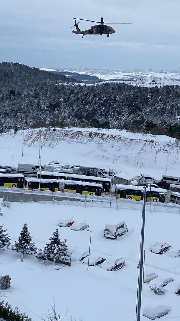 Yollar kapandı, Arnavutköy Devlet Hastanesinden askeri helikopterle hasta sevk edildi