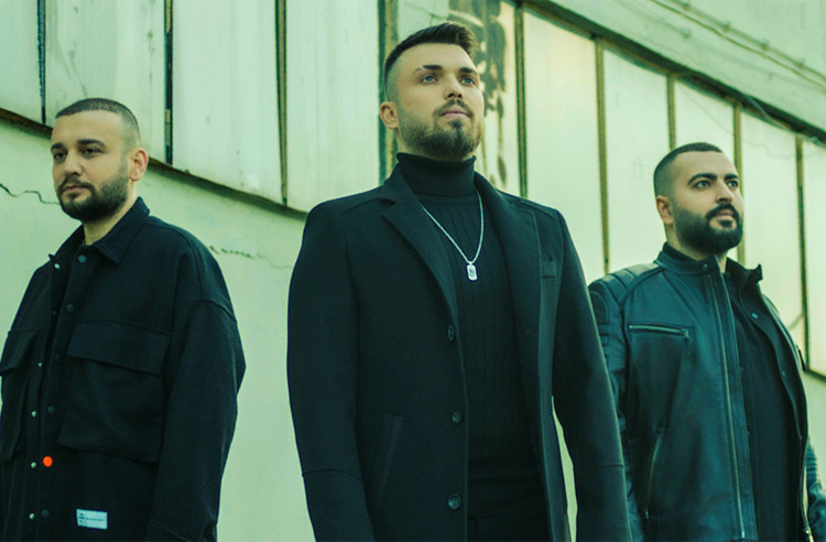 Hem çaldılar hem söylediler...