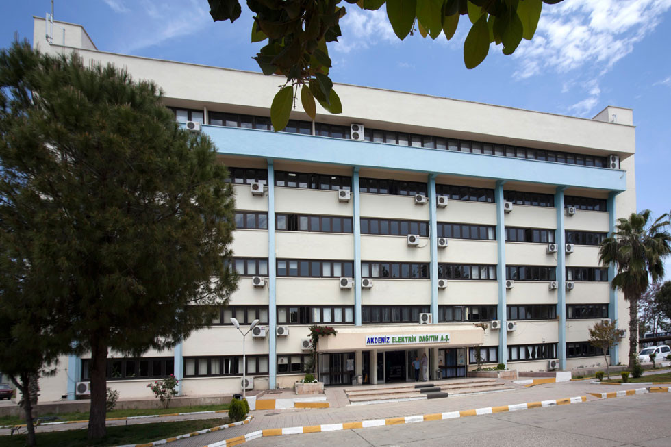 - Isparta’da yoğun kar yağışının sebep olduğu elektrik kesintileriyle ilgili AEDAŞtan açıklama