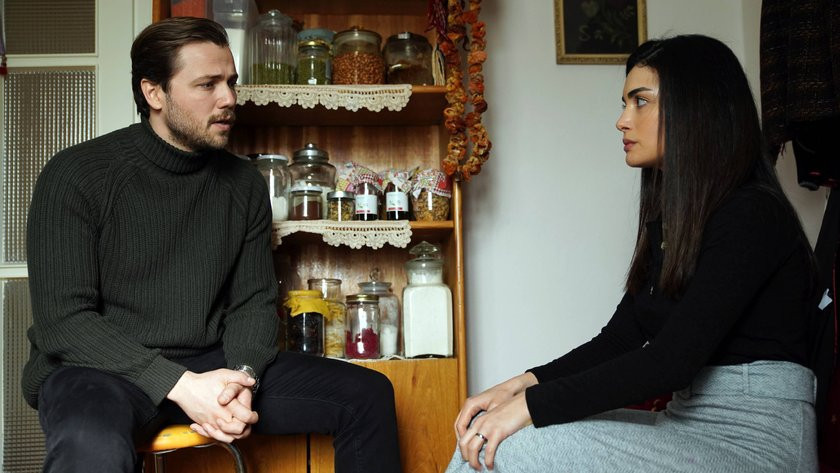 ÖZGE YAĞIZ KİMDİR