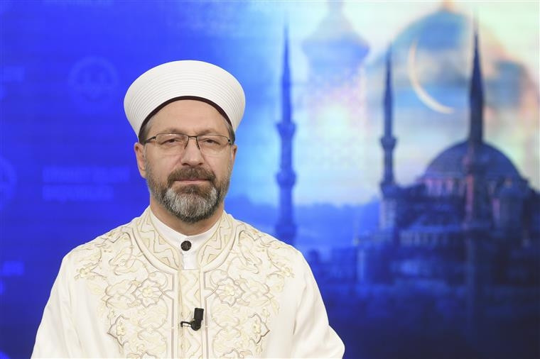 Diyanet İşleri Başkanı Erbaş’tan Berat Gecesi Mesajı Diyanet İşleri Başkanı Erbaş’tan Berat Gecesi Mesajı