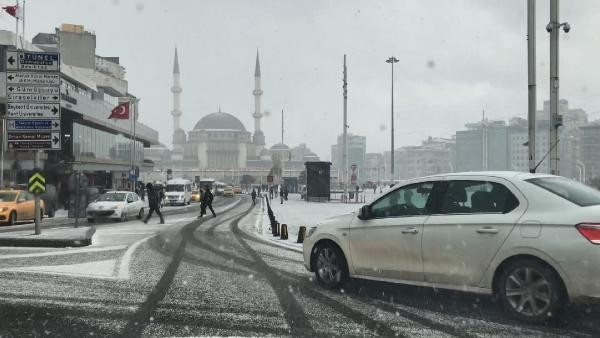 İstanbulda kar yağışı başladı