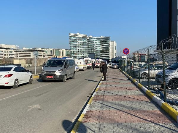 Küçükçekmece adliyesi önünde silahlı kavga: Ölü ve yaralılar var