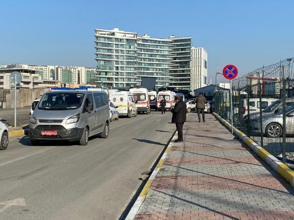 Küçükçekmece adliyesi önünde silahlı kavga: Ölü ve yaralılar var