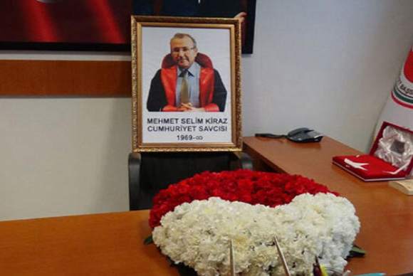 Mehmet Selim Kiraz ölüm yıl dönümünde anılıyor... Mehmet Selim Kiraz kimdir, ne zaman öldü Mehmet Selim Kiraz ölüm yıl dönümünde anılıyor... Mehmet Selim Kiraz kimdir, ne zaman öldü