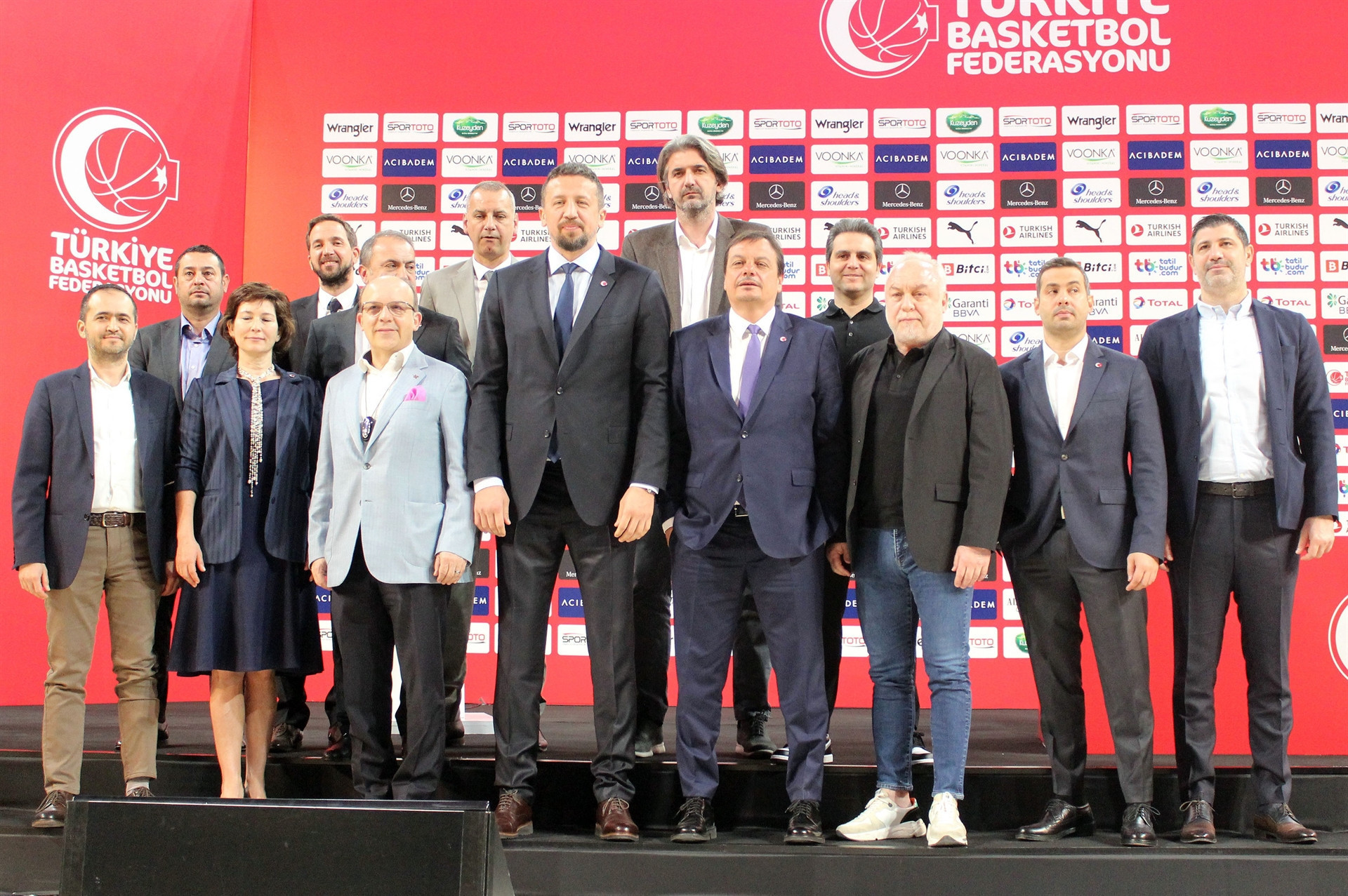 Ergin Atamanin imza töreninden fotoğraflar