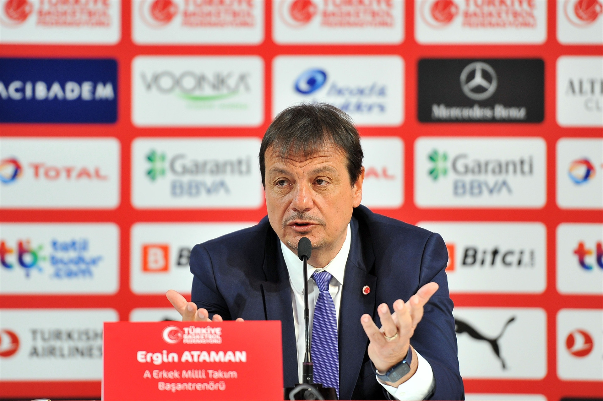 Ergin Atamanin imza töreninden fotoğraflar