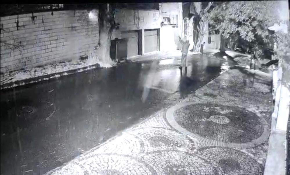 İş adamı Mustafa Feridun Uzunyolun villasına silahlı saldırı anları görüntülendi