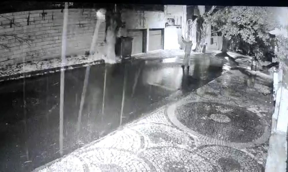 İş adamı Mustafa Feridun Uzunyolun villasına silahlı saldırı anları görüntülendi