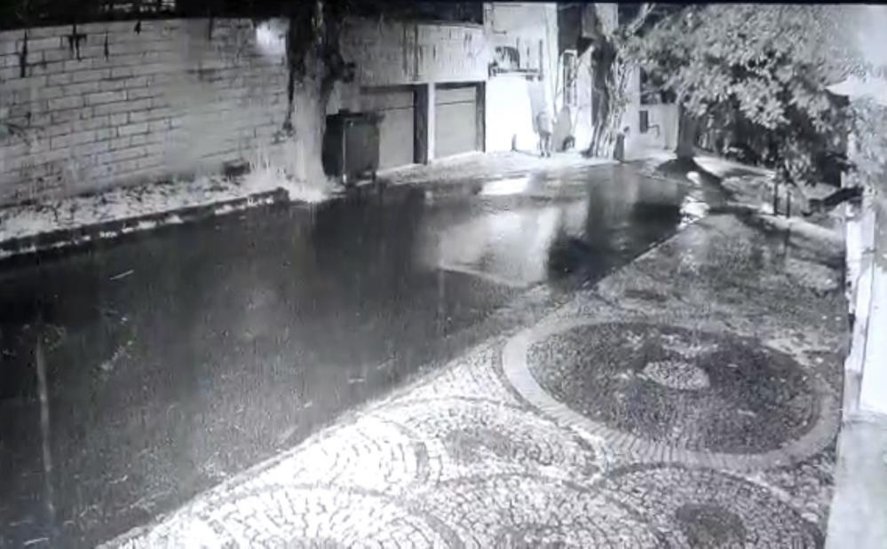 İş adamı Mustafa Feridun Uzunyolun villasına silahlı saldırı anları görüntülendi