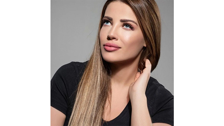 ESRA SÖNMEZER KİMDİR