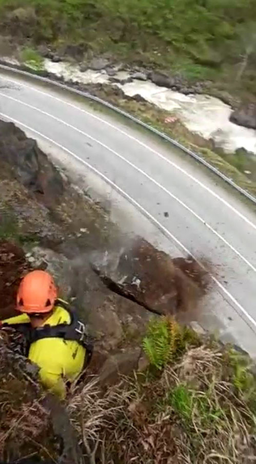 Dağcılar riskli kayalar için çalışma başlattı... Yamaçları çelik ağlarla örüyor