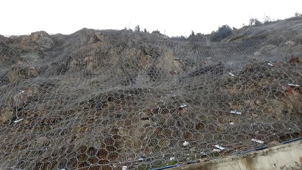 Dağcılar riskli kayalar için çalışma başlattı... Yamaçları çelik ağlarla örüyor