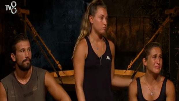 SURVİVOR KİM ELENDİ, dün gece Survivordan kim gitti 17 Mayıs Survivor 2022den oylama SMS sıralaması ile elenen isim gözyaşlarına boğuldu