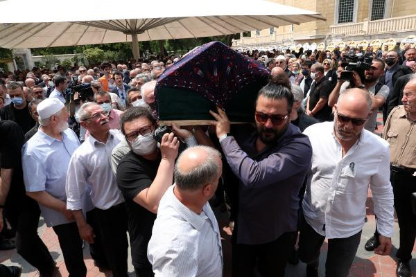 Spiker Özlem Sarıkaya Yurta veda