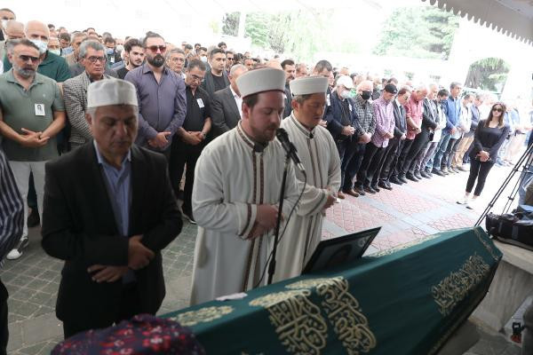 Spiker Özlem Sarıkaya Yurta veda