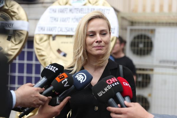 Spiker Özlem Sarıkaya Yurta veda