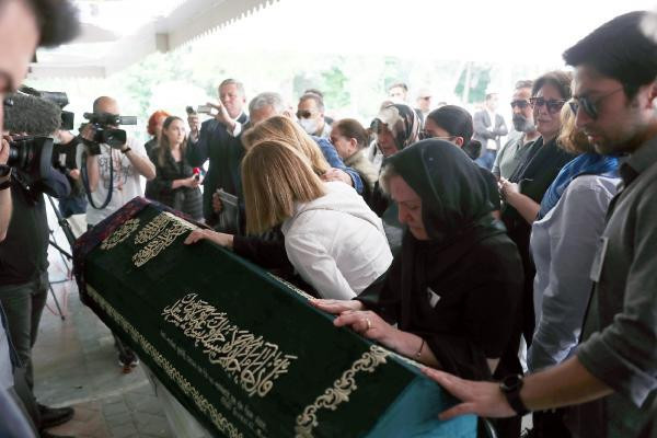 Spiker Özlem Sarıkaya Yurta veda