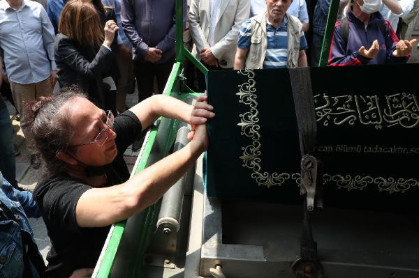 Spiker Özlem Sarıkaya Yurta veda