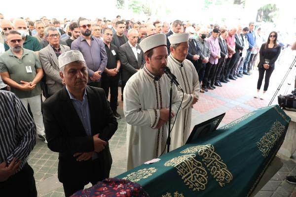 Spiker Özlem Sarıkaya Yurta veda