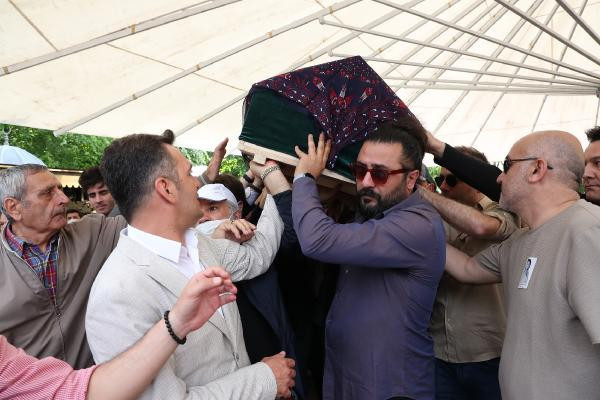 Spiker Özlem Sarıkaya Yurta veda