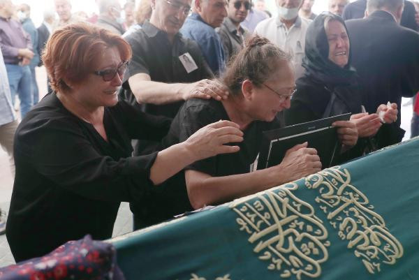 Spiker Özlem Sarıkaya Yurta veda