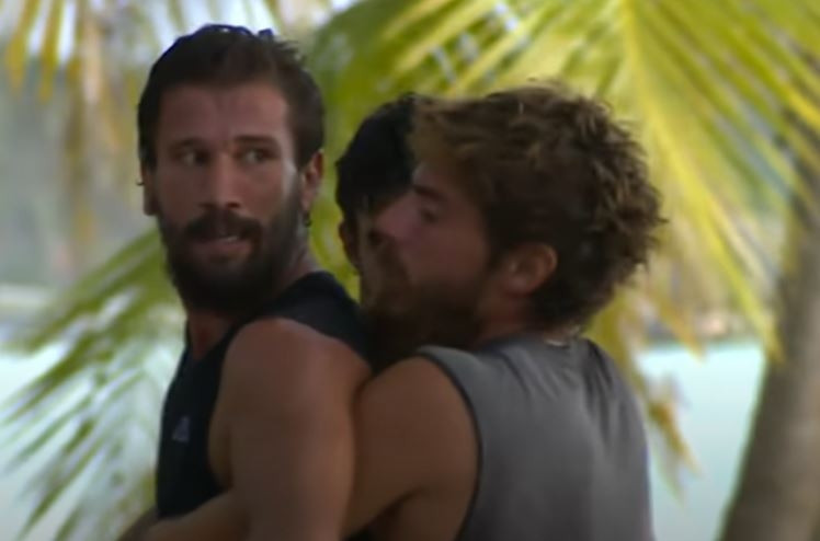 Survivorda kaos Adem ve Atakan birbirine girdi... Evrim: Şakaları yok Adem:Ben vuracağım demem, vururum