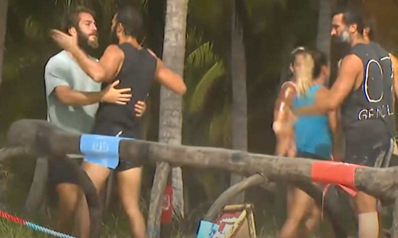 Survivorda kaos Adem ve Atakan birbirine girdi... Evrim: Şakaları yok Adem:Ben vuracağım demem, vururum