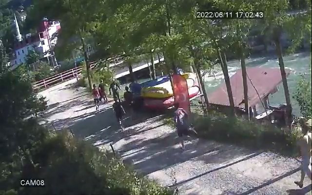 Fırtına Deresine atlayan gençlerden biri boğuldu, biri son anda kurtuldu