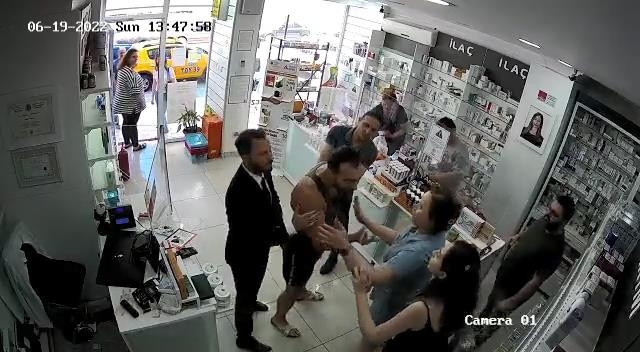Yanlış adres verildi bahanesiyle eczanede ortalığı birbirine kattı