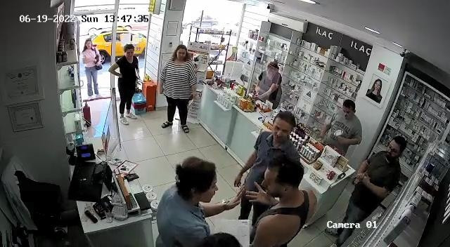 Yanlış adres verildi bahanesiyle eczanede ortalığı birbirine kattı