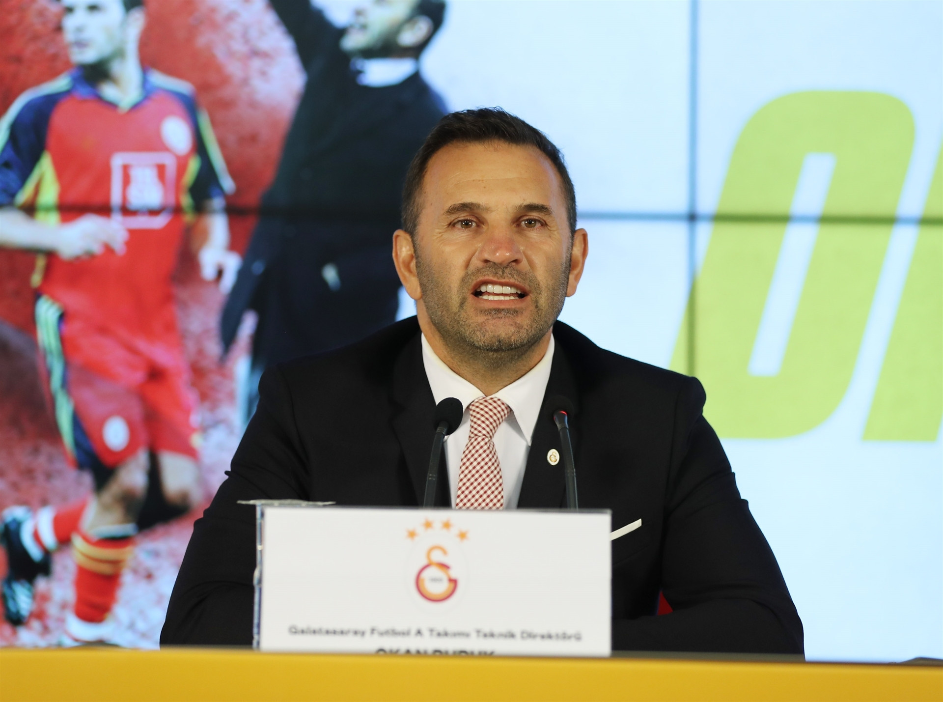 Okan Burukun imza töreninden fotoğraflar