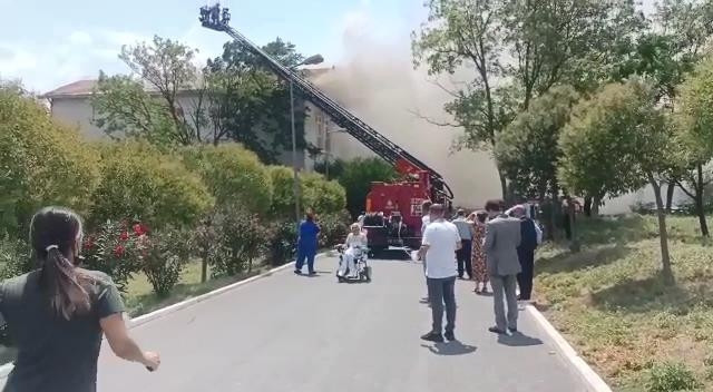 Balıklı Rum Hastanesinde yangın Hastalar tahliye edildi