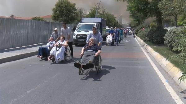 Balıklı Rum Hastanesinde yangın Hastalar tahliye edildi