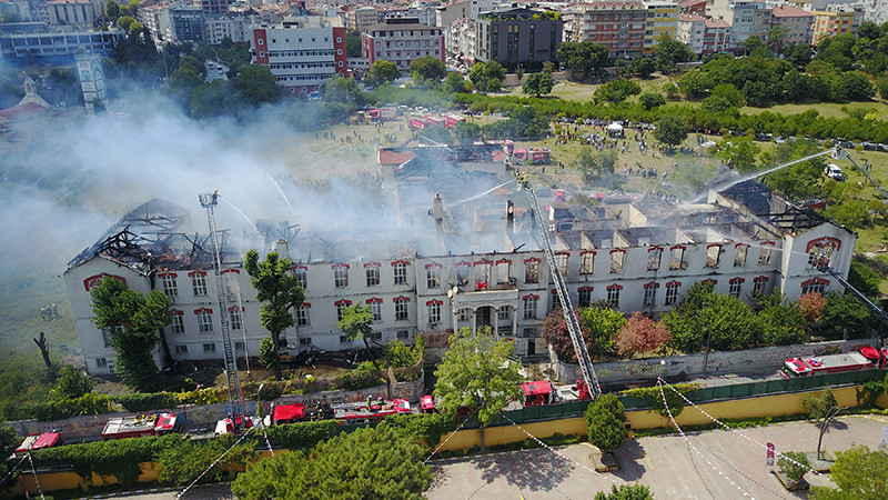 Balıklı Rum Hastanesinde yangın Hastalar tahliye edildi
