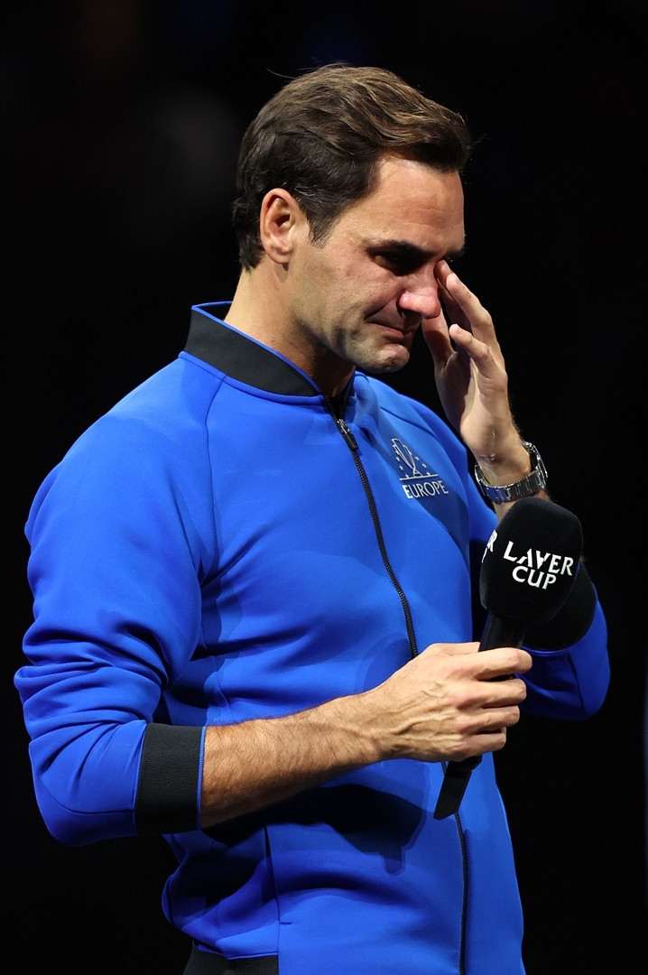 Roger Federer tenise gözyaşları içerisinde veda etti