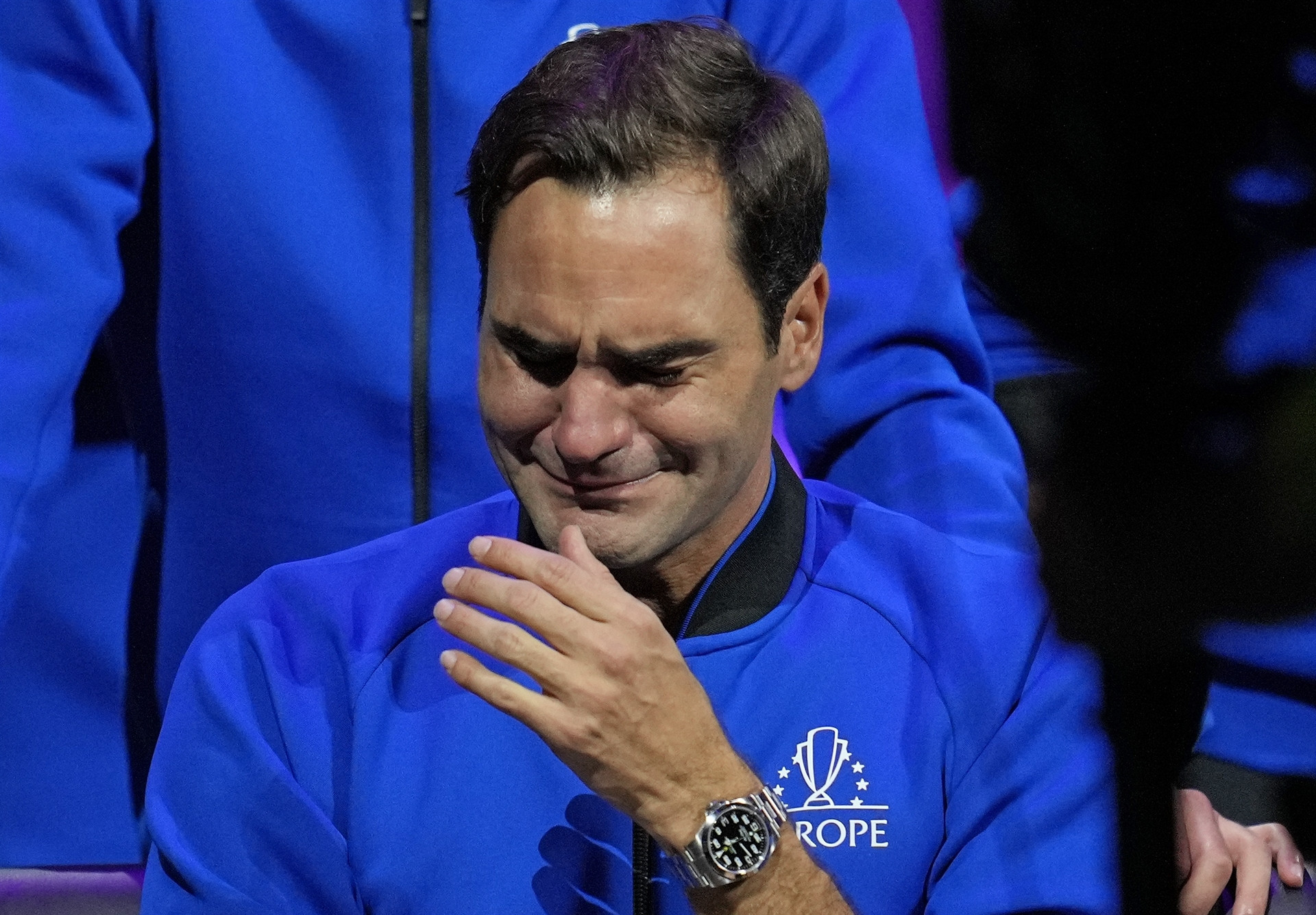 Roger Federer tenise gözyaşları içerisinde veda etti