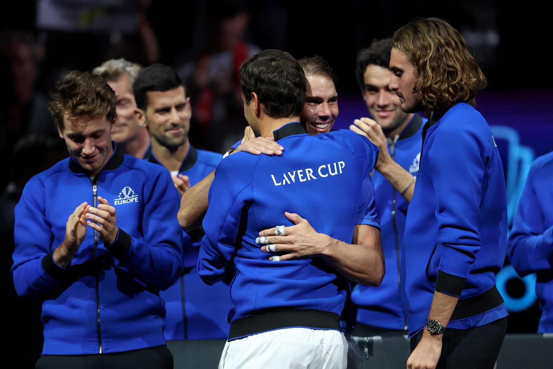 Roger Federer tenise gözyaşları içerisinde veda etti