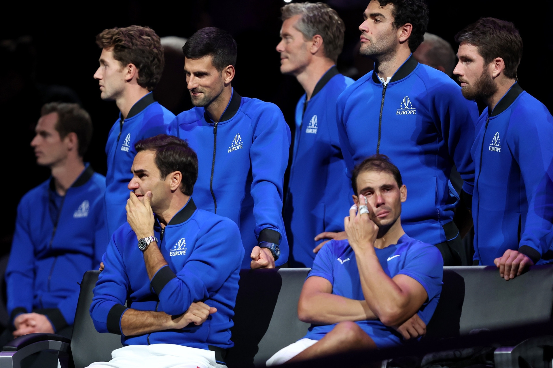 Roger Federer tenise gözyaşları içerisinde veda etti