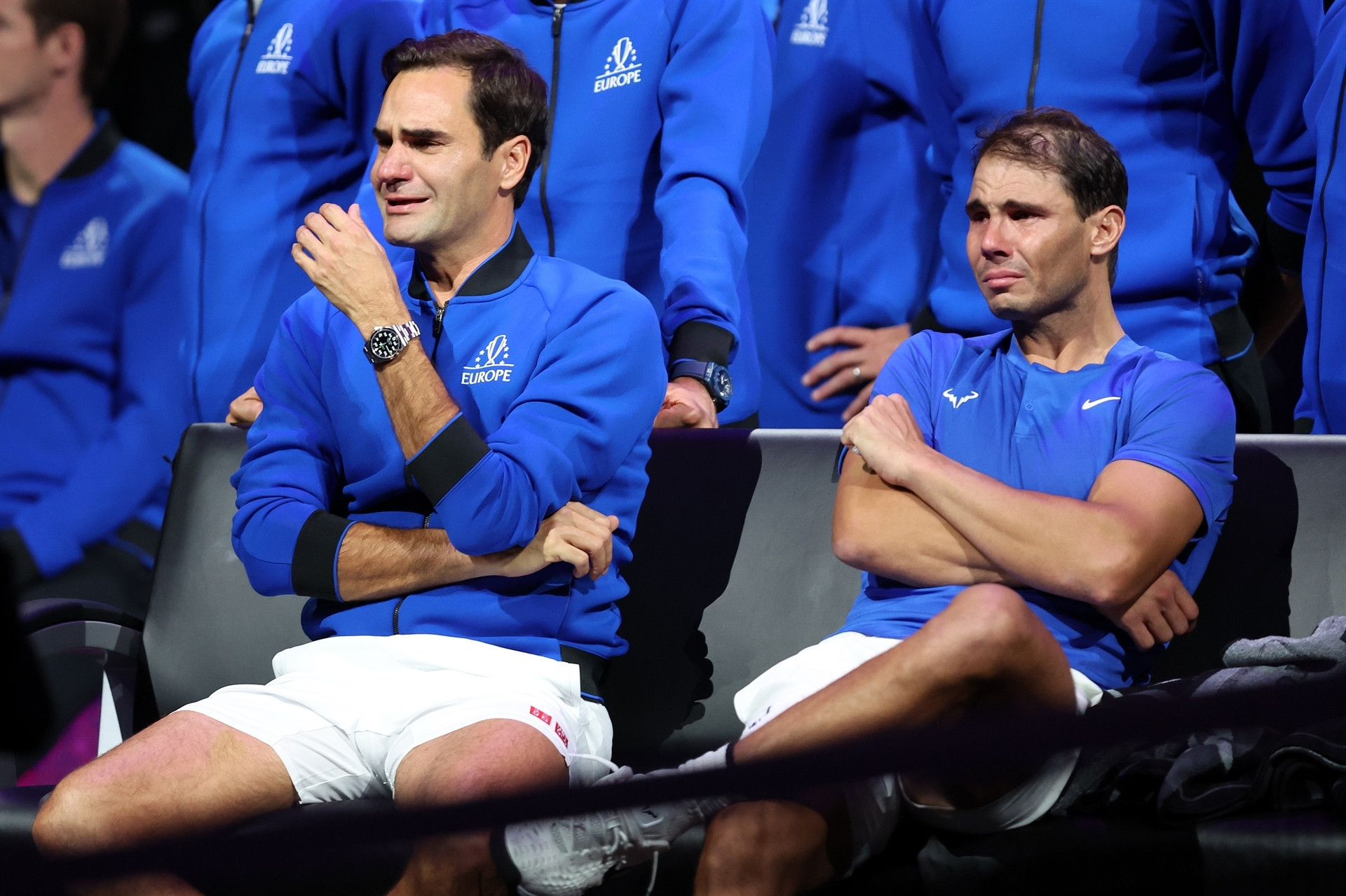 Roger Federer tenise gözyaşları içerisinde veda etti