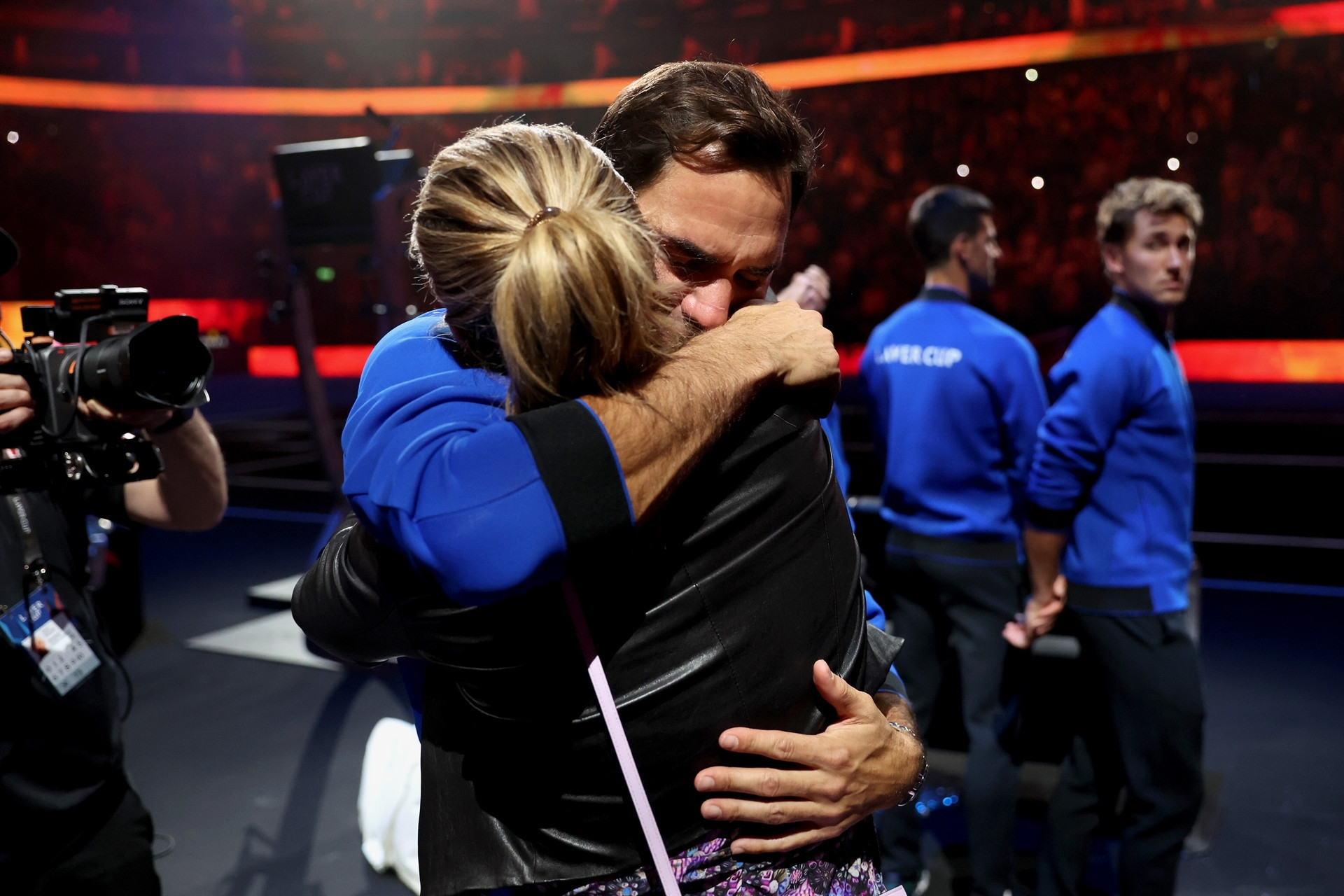 Roger Federer tenise gözyaşları içerisinde veda etti
