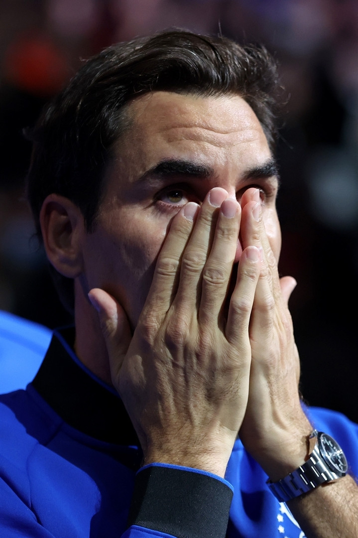 Roger Federer tenise gözyaşları içerisinde veda etti