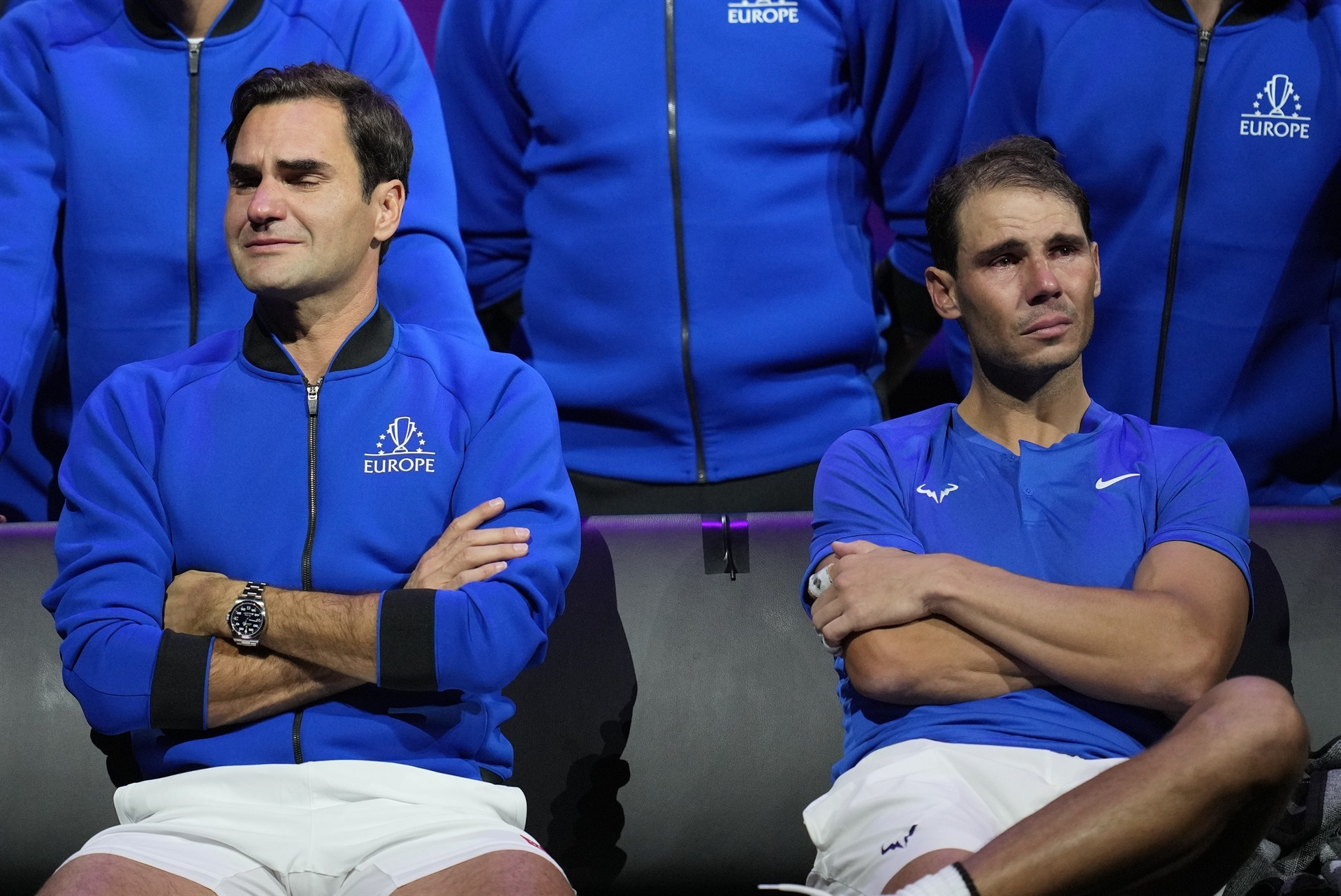 Roger Federer tenise gözyaşları içerisinde veda etti