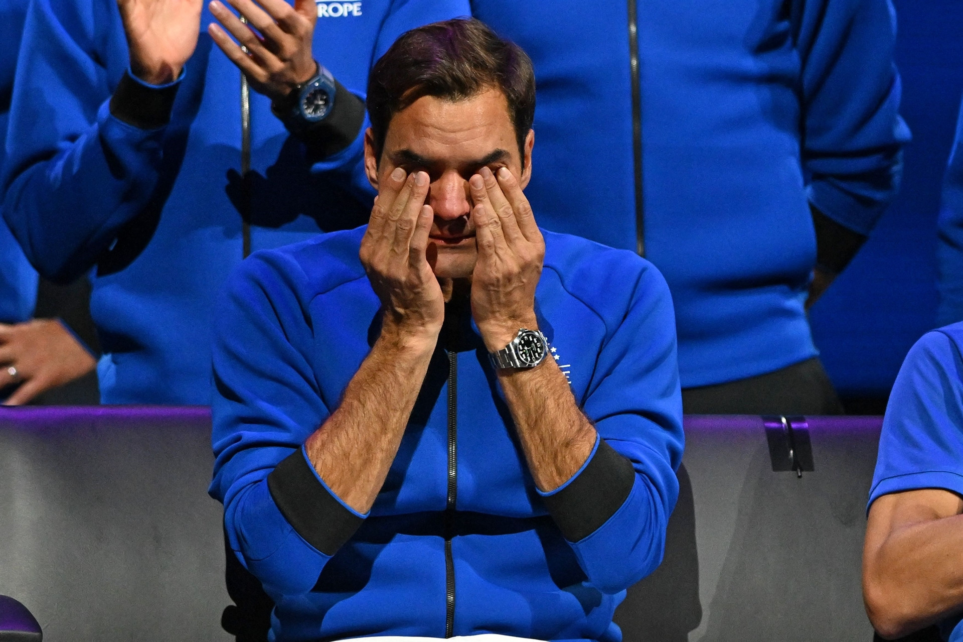 Roger Federer tenise gözyaşları içerisinde veda etti