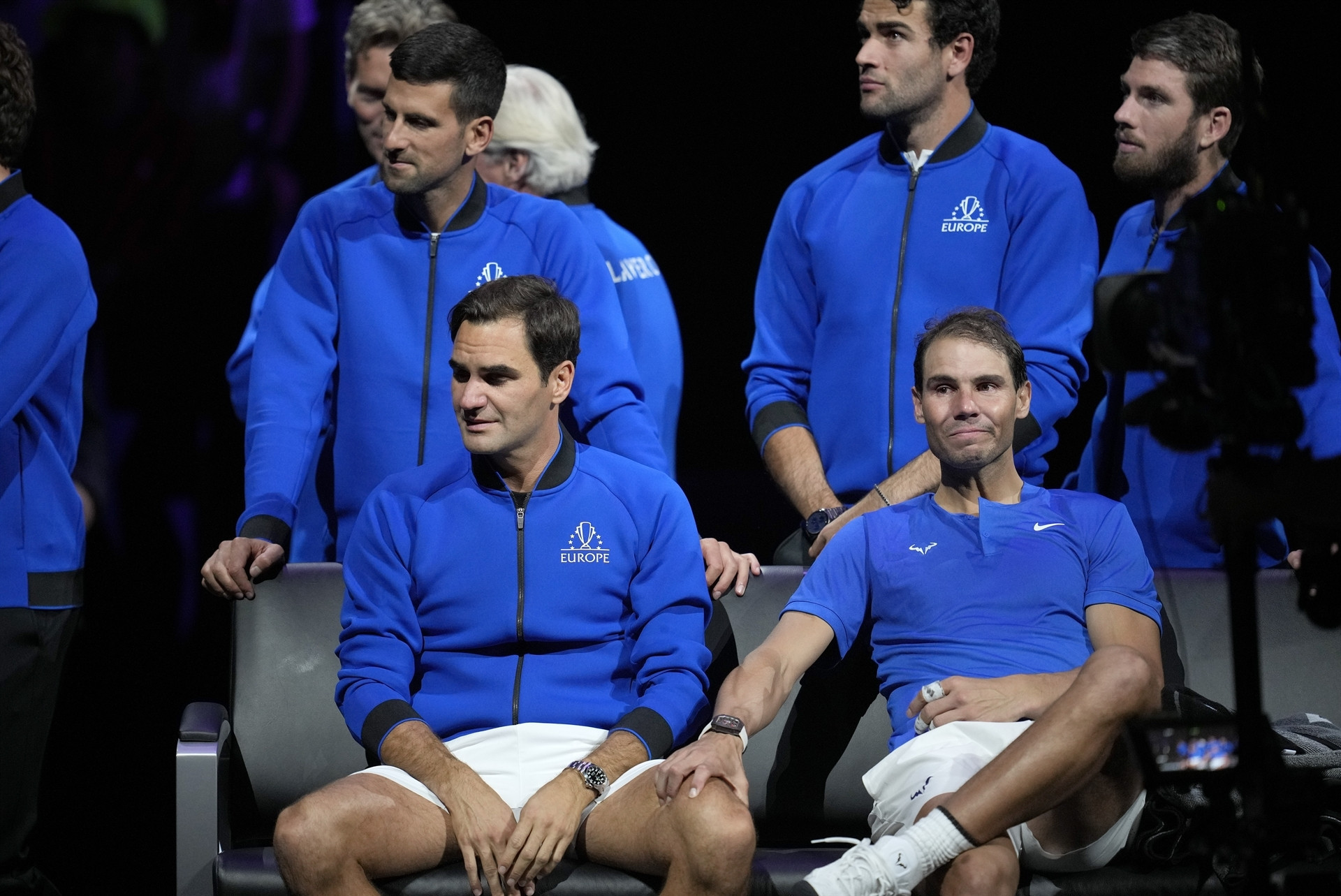Roger Federer tenise gözyaşları içerisinde veda etti