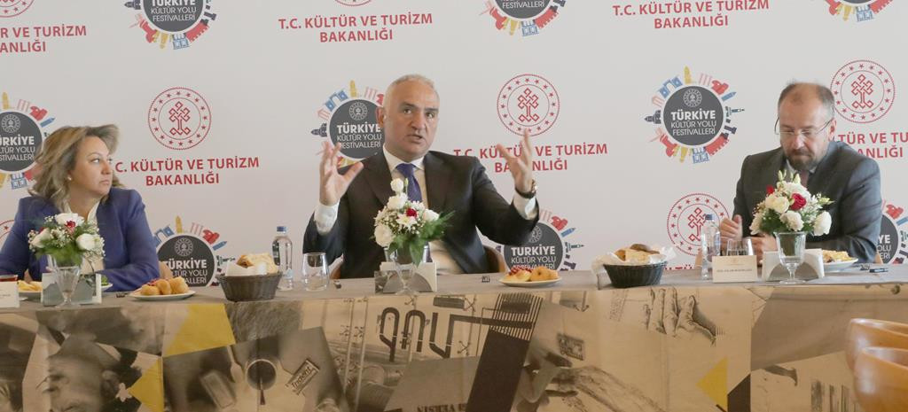 Ücretsiz konserlerde ünlü isimler