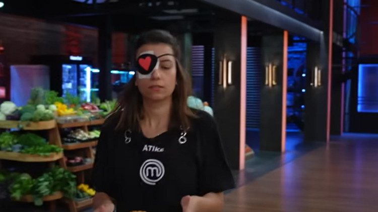 MasterChef Atikenin gözüne ne oldu, neden gözü bantlı Potada yer alıyordu Eleme gecesinde büyük talihsizlik...