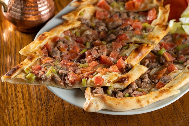 Bıçak arası pide nasıl yapılır, malzemeleri neler İşte evde Konya usulü bıçak arası pide tarifi ve yapımı