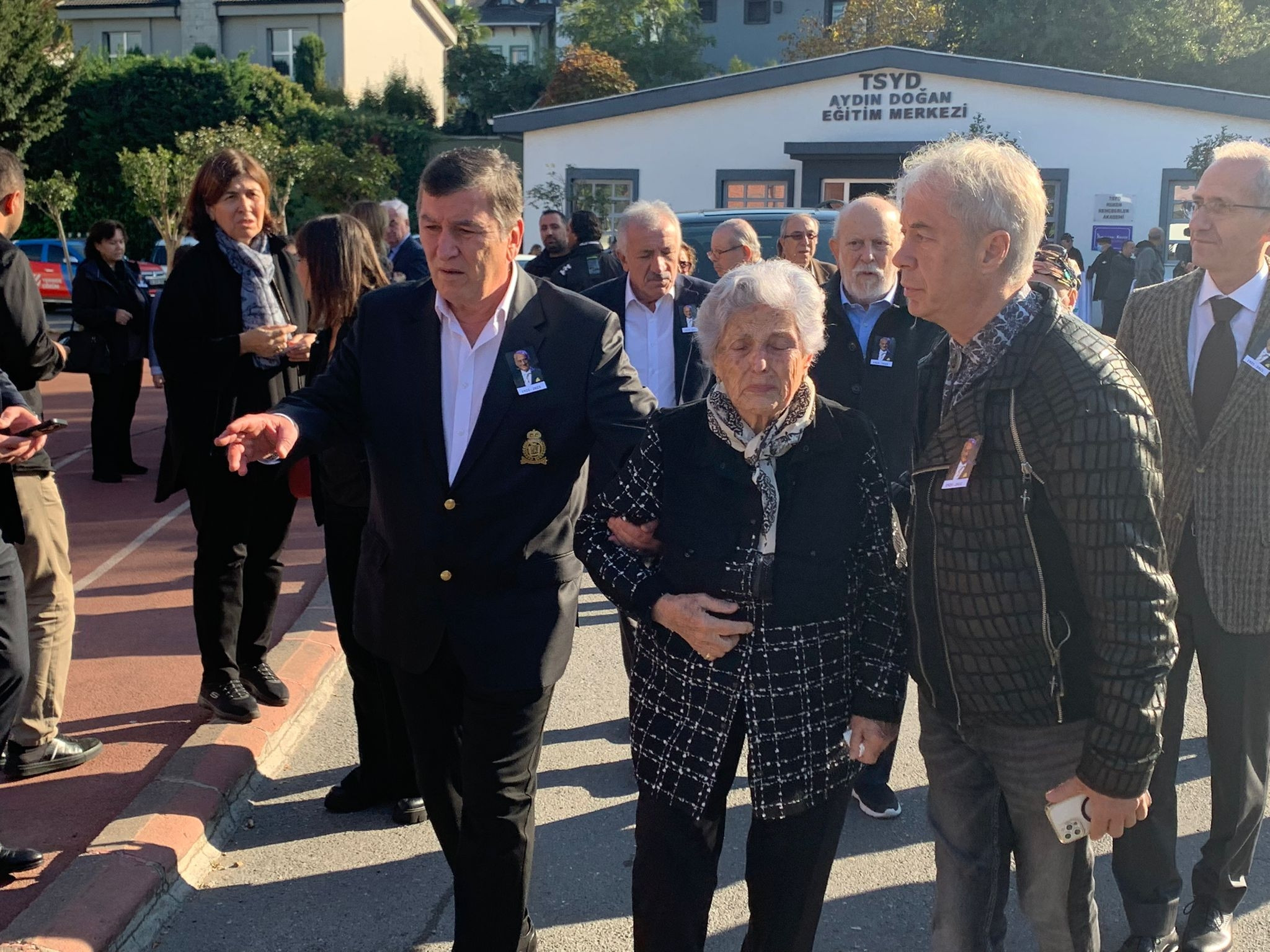Halit Kıvanç son yolculuğuna uğurlanıyor (Törenden fotoğraflar)
