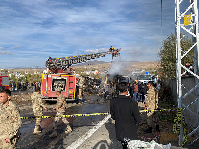 Ağrıda feci kaza İşte olay yerinden fotoğraflar